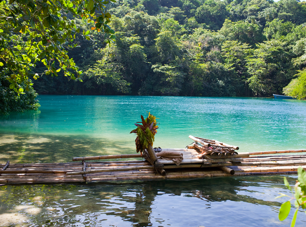 Raft on the bank of the Blue lagoon, Jamaica | © KKulikov/Shutterstock