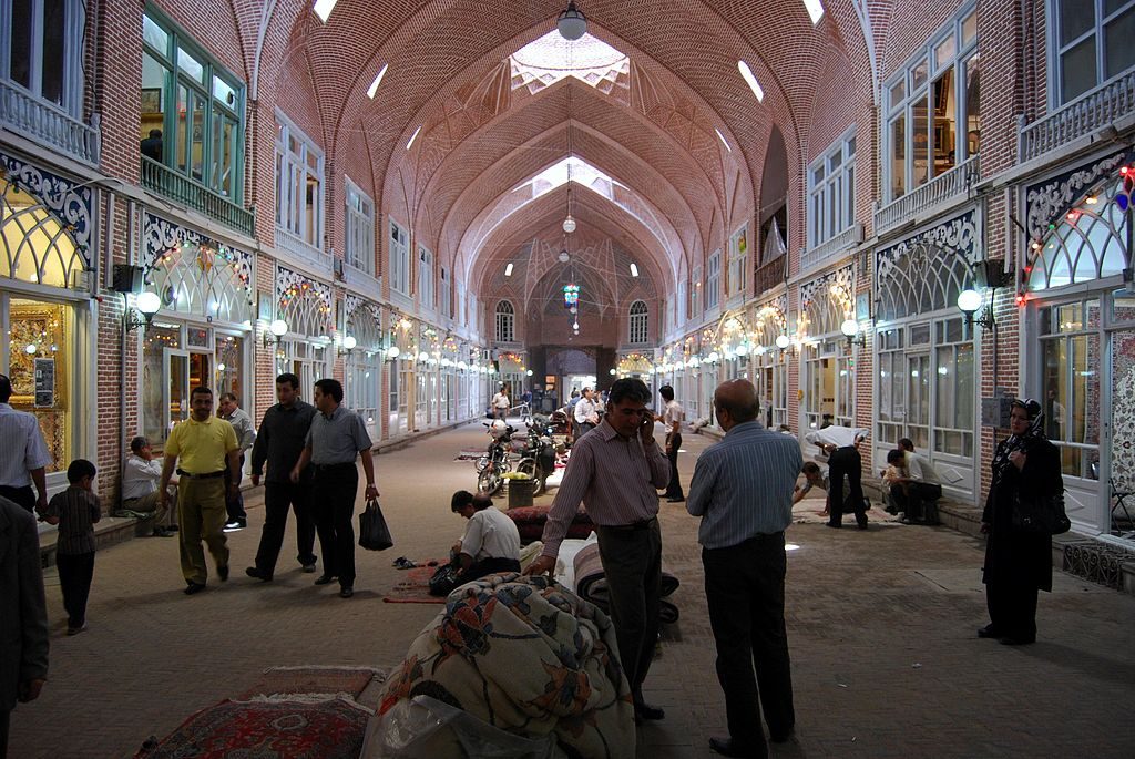 The carpet section is one of the most exciting parts of the bazaar in Tabriz | © Vathlu / Wikimedia Commons