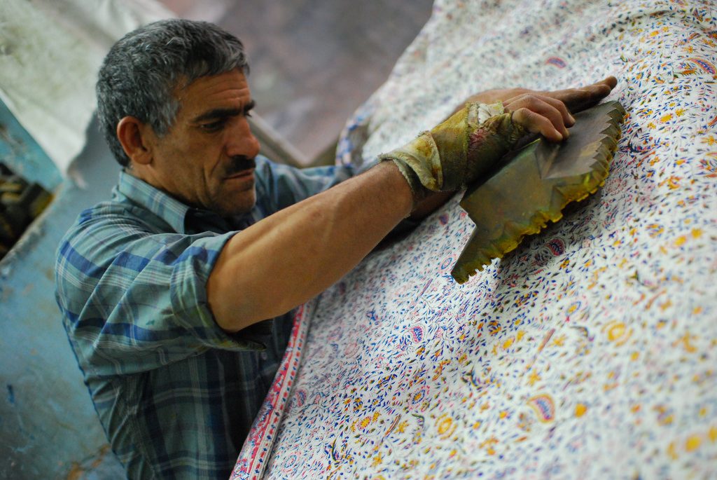 A man handprints traditional cloth in a workshop in Esfahan's bazaar | © Paul Keller / Flickr 