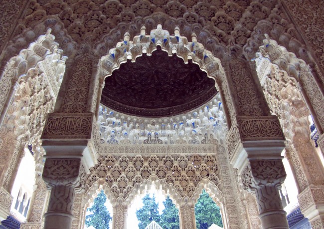 <a href=" https://pixabay.com/p-2163513/?no_redirect"> Breathtaking interiors abound in the Alhambra's Nasrid palaces | © Pixabay </a>