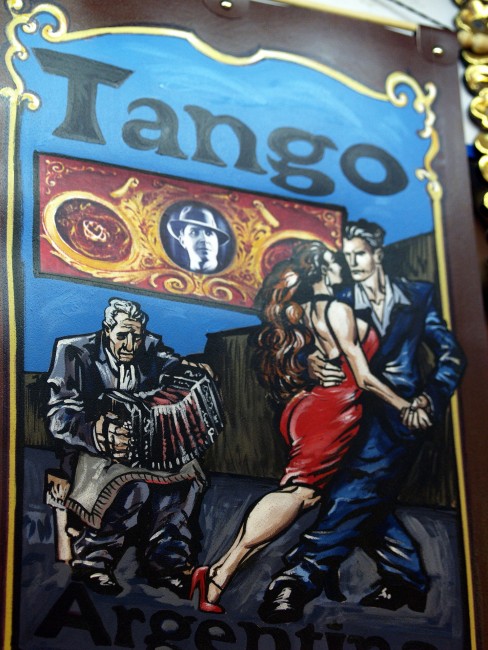 A hand-painted Argentine Tango sign | Pixabay