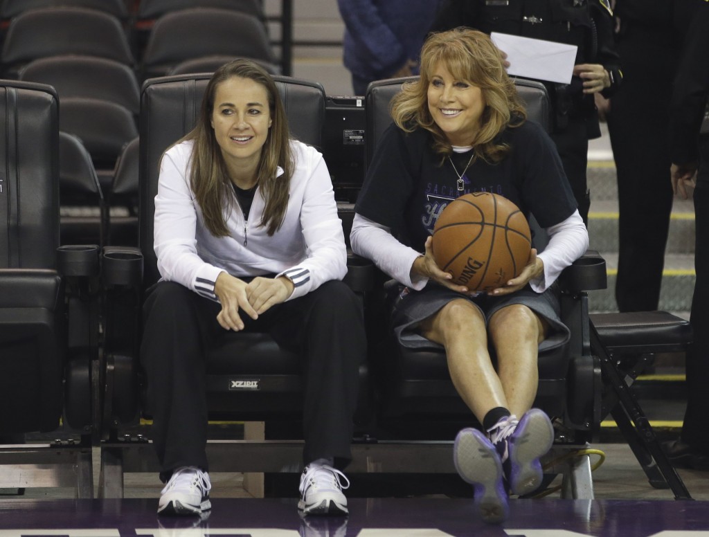 Spurs assistant Becky Hammon, left, with Kings assistant coach Nancy Lieberman | © Rich Pedroncelli/AP/REX/Shutterstock