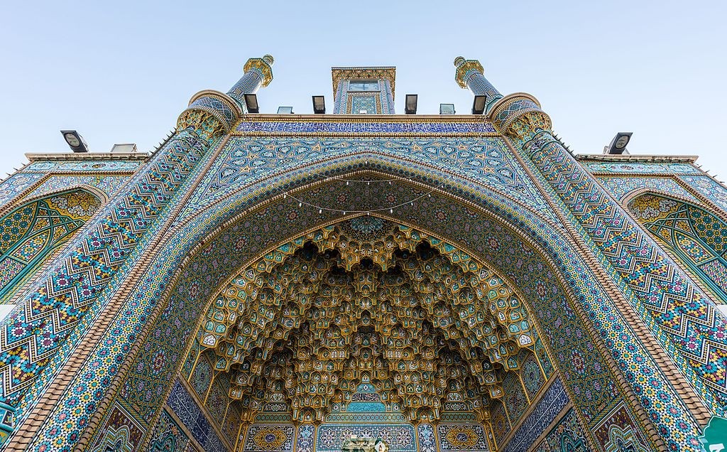 The exquisite tiles of Fatima Masumeh Shrine in Qom | © Diego Delso / Wikimedia Commons