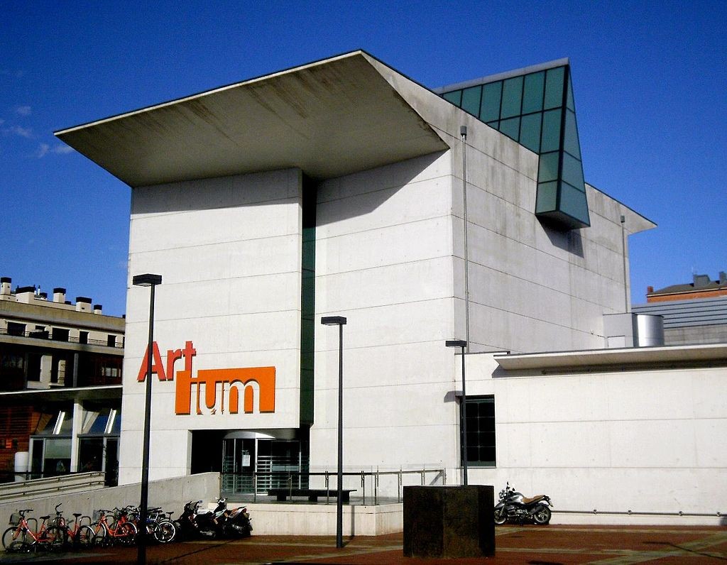 Artium, Centro-Museo Vasco de Arte Contemporáneo, Vitoria Gasteiz | ©Zarateman / Wikimedia Commons