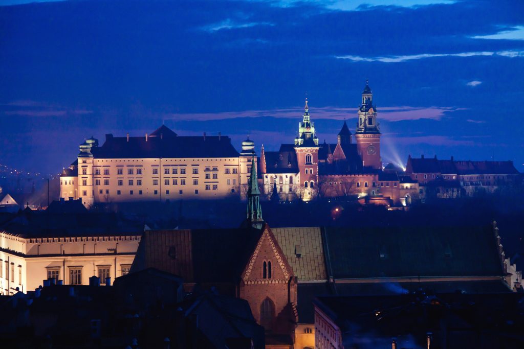 Wawel hill with castle in Krakow at night | © Pawel Pacholec/Flickr