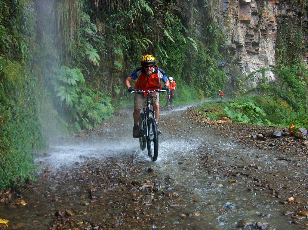 death road mountain biking la paz