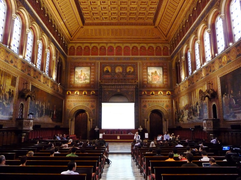 The University of Barcelona hall © Martin Dougiamas