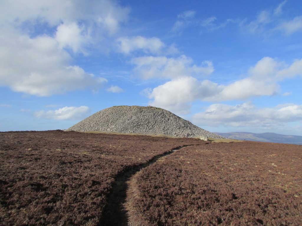 Queen Maeve's Tomb (Knocknarea) | © khdc/Flickr