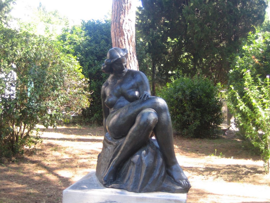 Metal statue of a curvy female in the gardens of the Mestrović Gallery, Split
