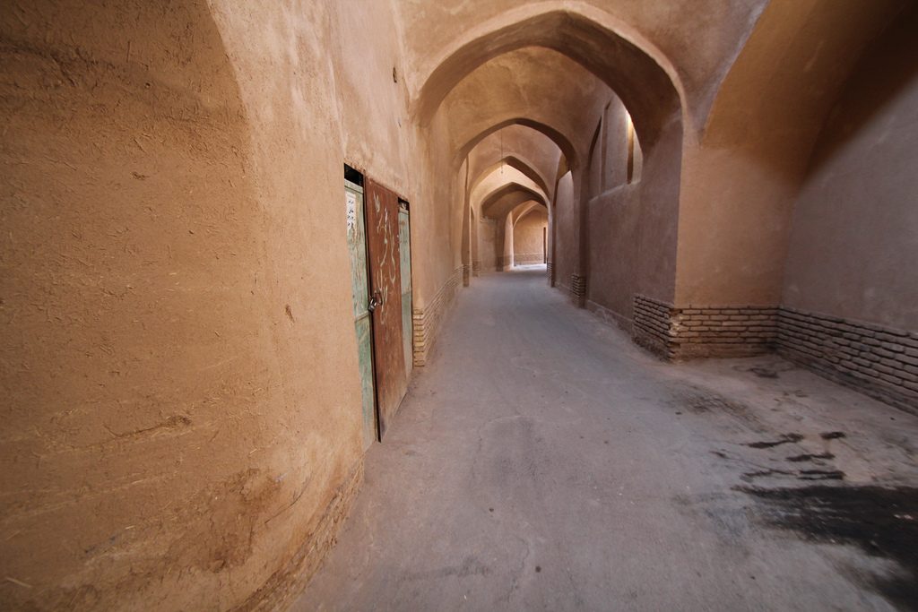 The narrow mudbrick alleys of Yazd are among its many charms | © reibai / Flickr