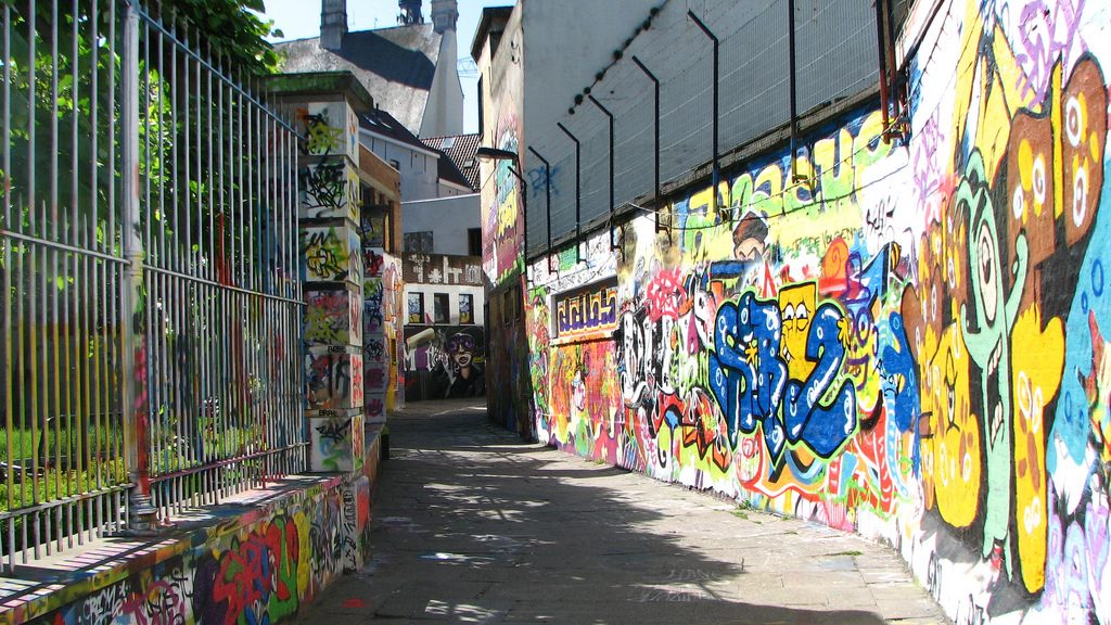 Graffiti alley | © Ella Mullins / Flickr