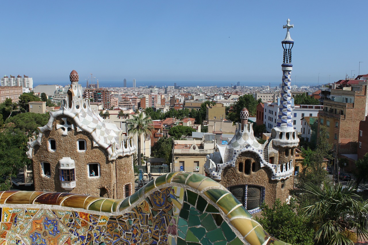 <a href="https://pixabay.com/en/parc-guell-gaud%C3%AD-barcelona-spain-332390/">The entrance to the Park Güell | TRAVELKR/Pixabay</a>