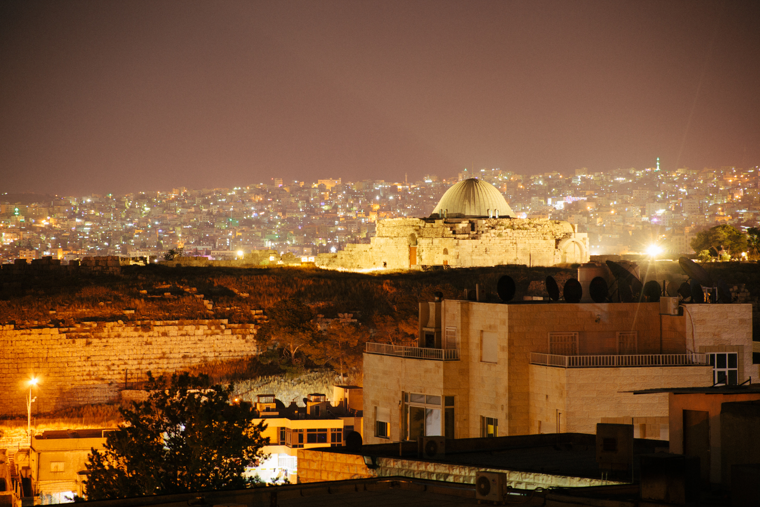 where to go in amman at night