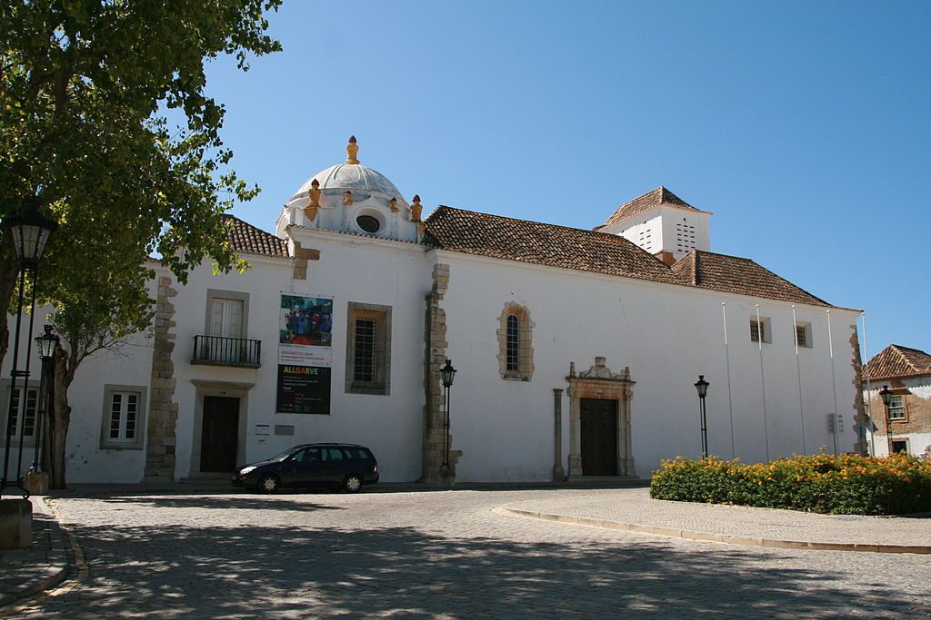 https://commons.wikimedia.org/wiki/File:Convento_de_Nossa_Senhora_da_Assump%C3%A7%C3%A3o,_Faro.jpg