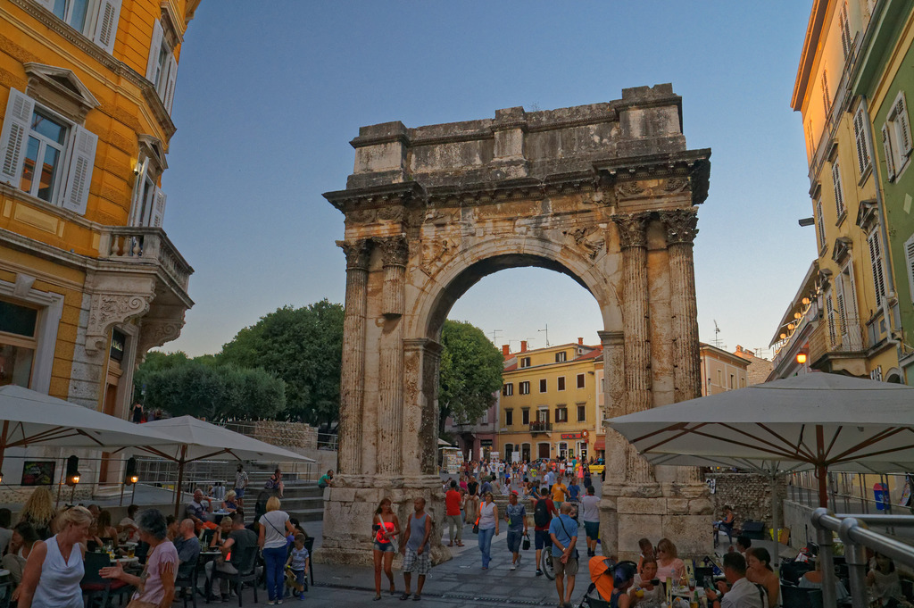 Triumphal Arch | © Christoph Sammer/Flickr
