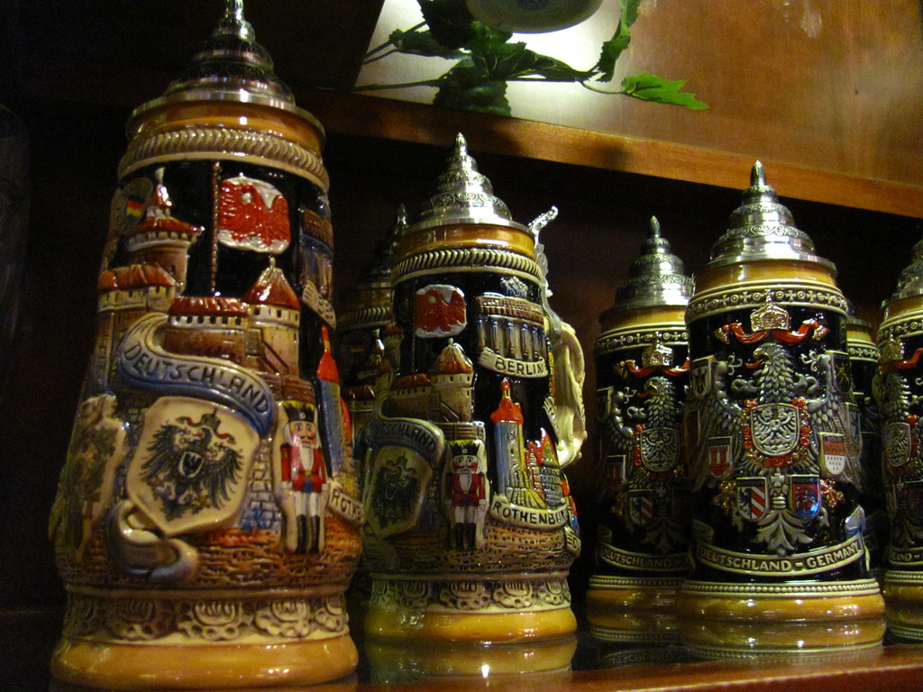 Beer steins | © Loren Javier / Flickr