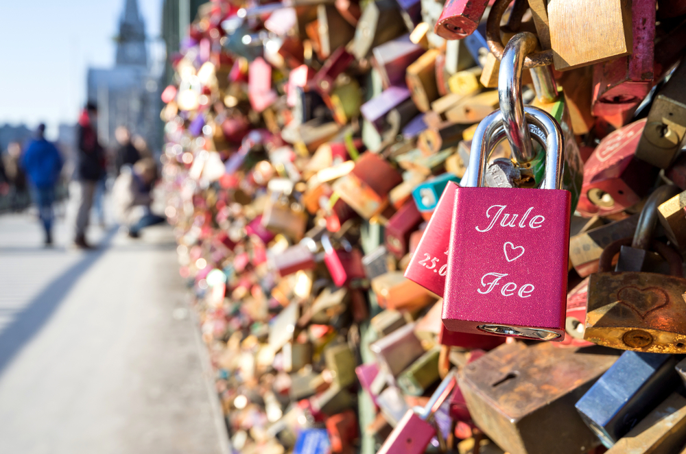 17 Photos of Cologne's Love Locks Bridge That Prove Love is Alive
