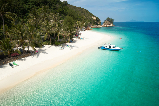 Pristine white sand of Rawa island | © jamesteohart/Shutterstock 