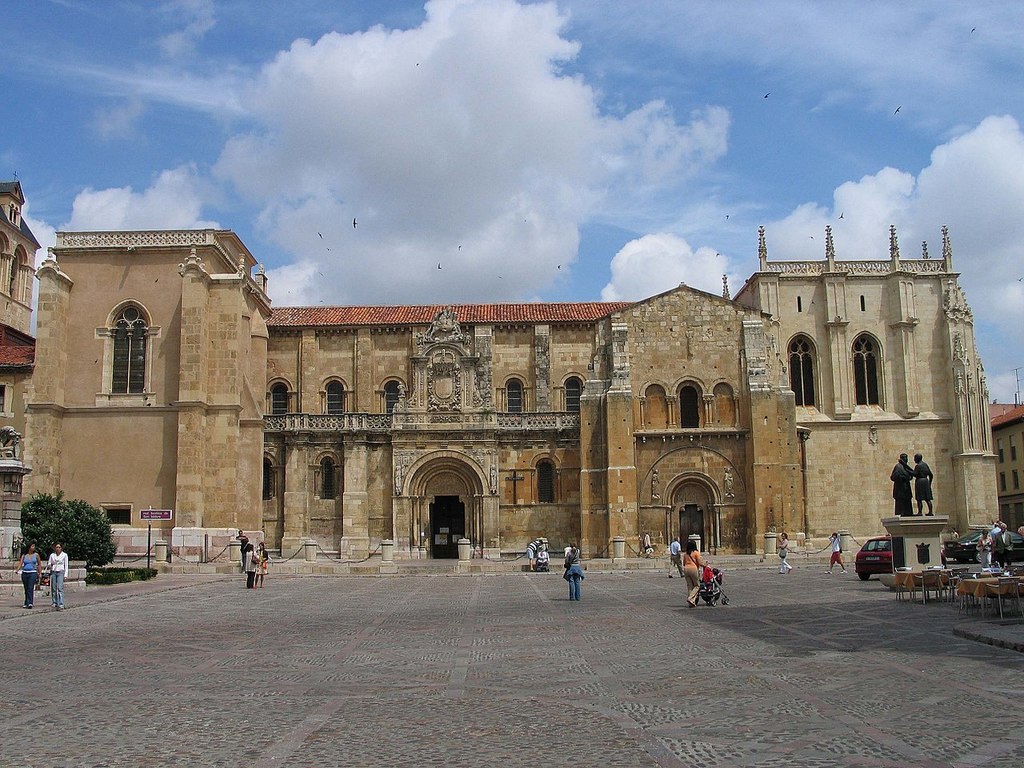 San Isidoro, Leon, Spain | @ Luidger / Wikimedia Commons