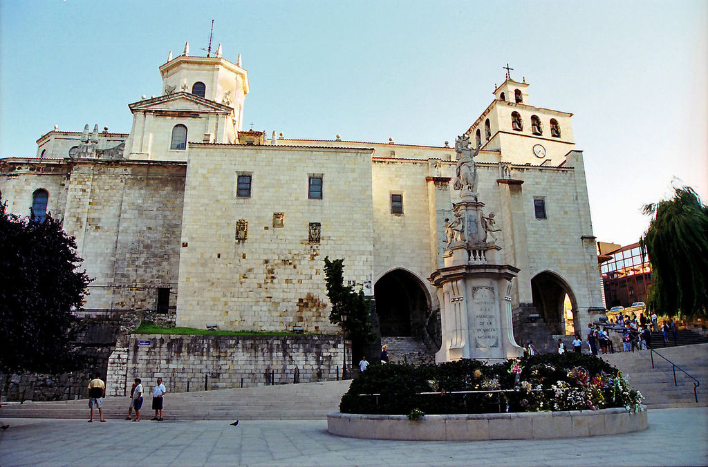 Catedral de Santander, Spain | ©Xavier Estruch / wikimedia Commons