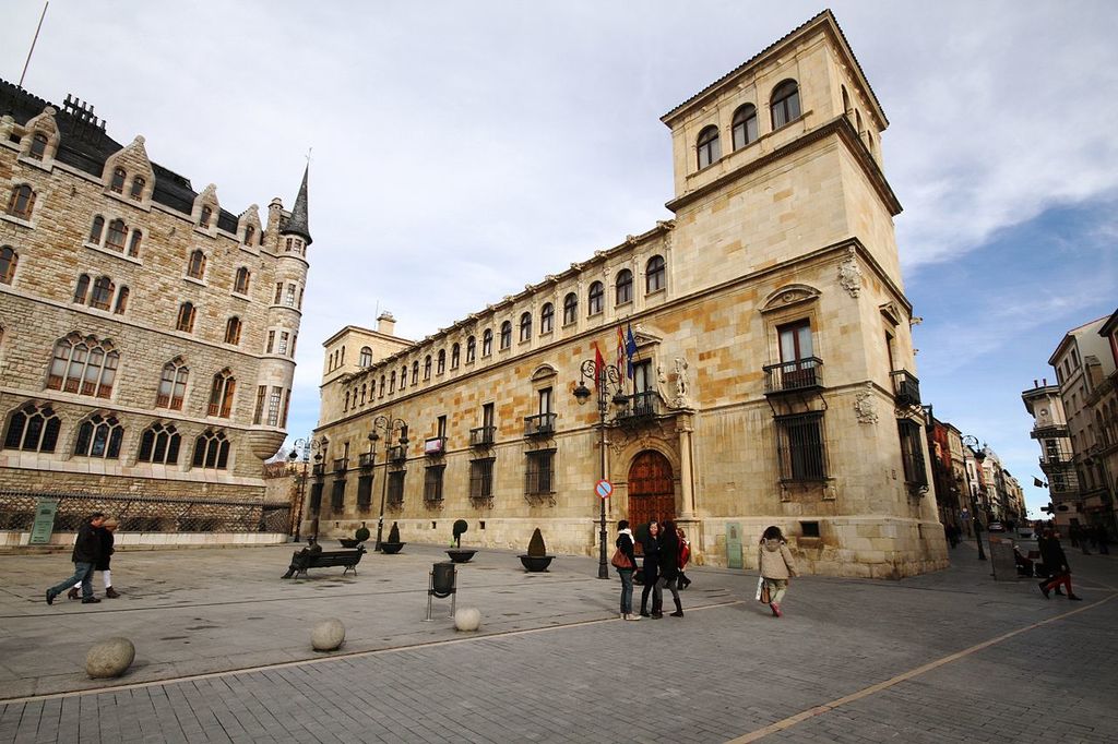 Palácio de los Guzmanes, Leon, Spain | ©José Luiz Bernardes Ribeiro / Wikimedia Commons