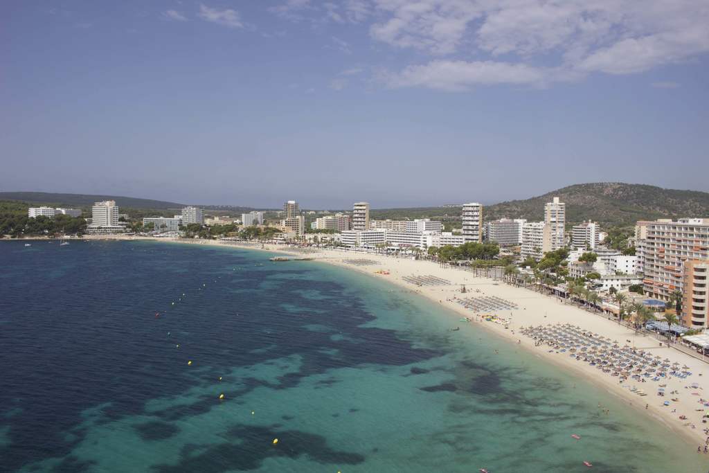 Magaluf Beach | © Leon Beckenham