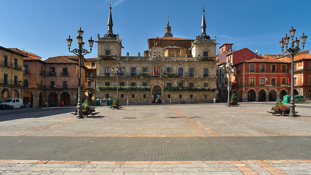 Plaza Mayor, León, Spain | ©José Luis Filpo Cabana / Wikimedia Commons