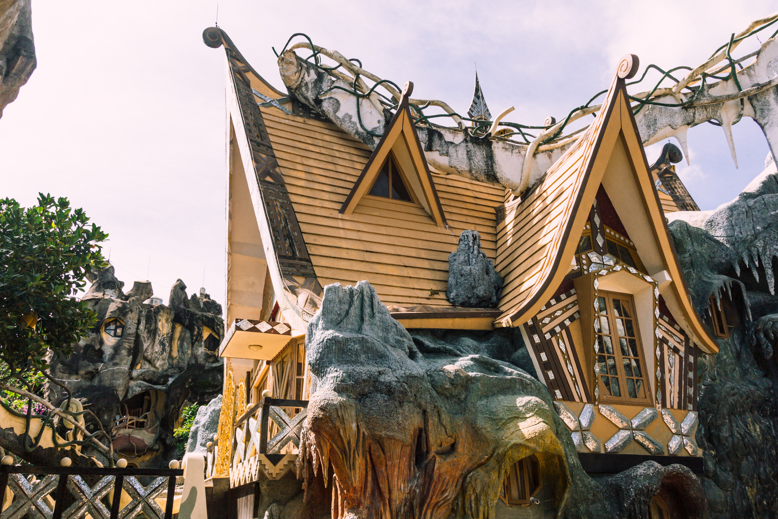 The Weird And Wonderful Lodgings Of Vietnam S Crazy House