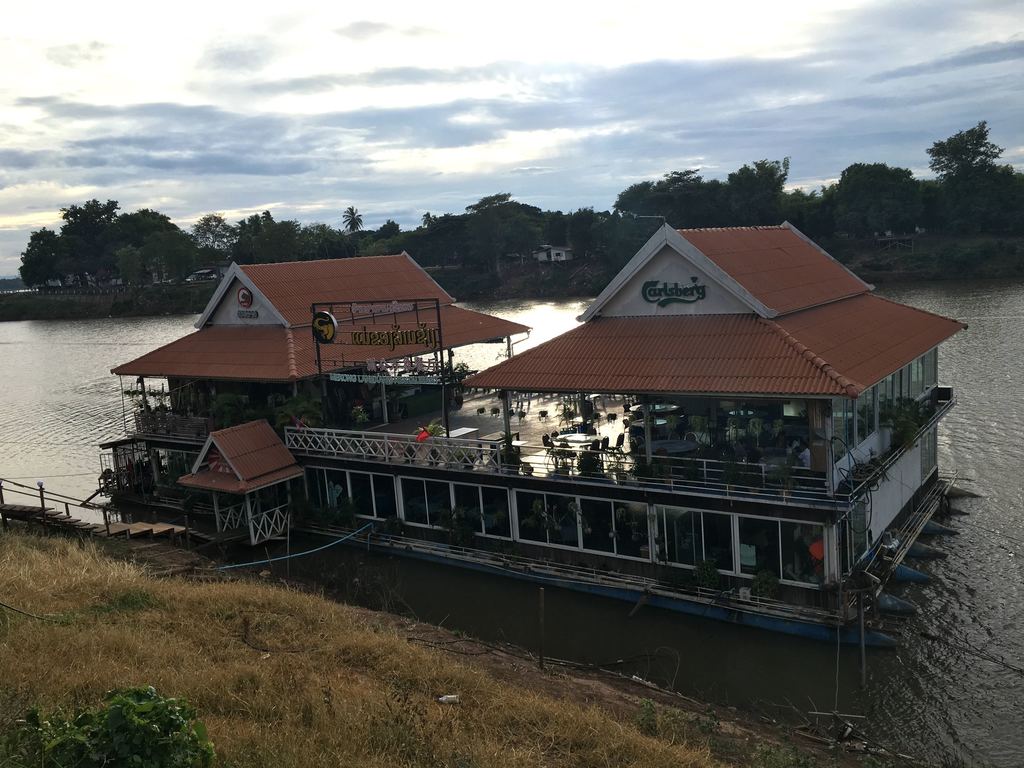 Lane Xang Floating Restaurang | © Regina Beach/Culture Trip