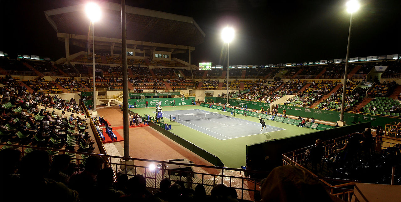 1280px-Nungambakkam_SDAT_Tennis_Stadium_floodlit_match_panorama
