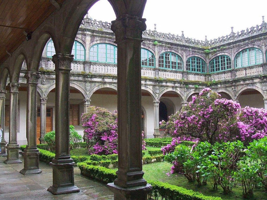 Library at the University of Santiago de Compostela | ©Zarateman / Wikimedia Commons
