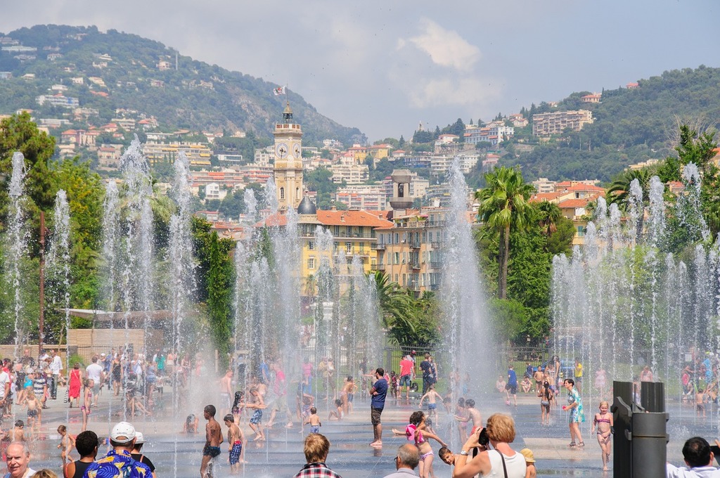 https://pixabay.com/en/nice-summer-water-feature-1265935/