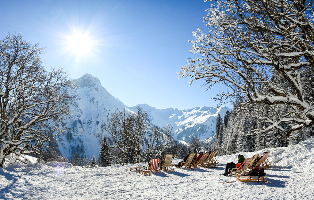 Sunbathing in snow. Germany, Bavaria, Allgau | © Drepicter/Shutterstock