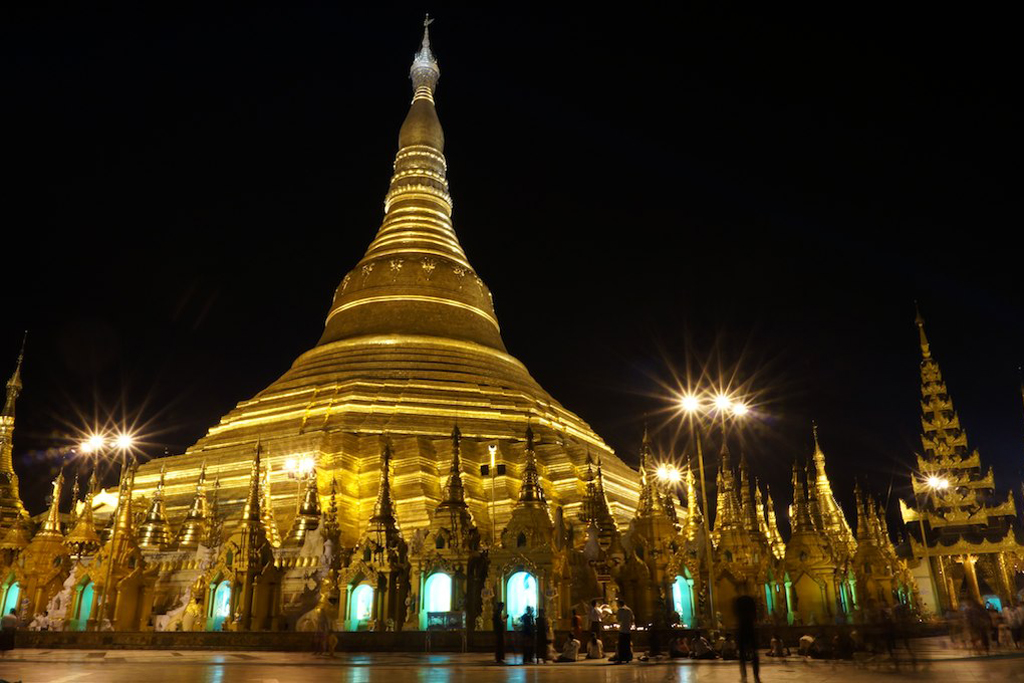 Shwedagon-Pagoda-at-Night