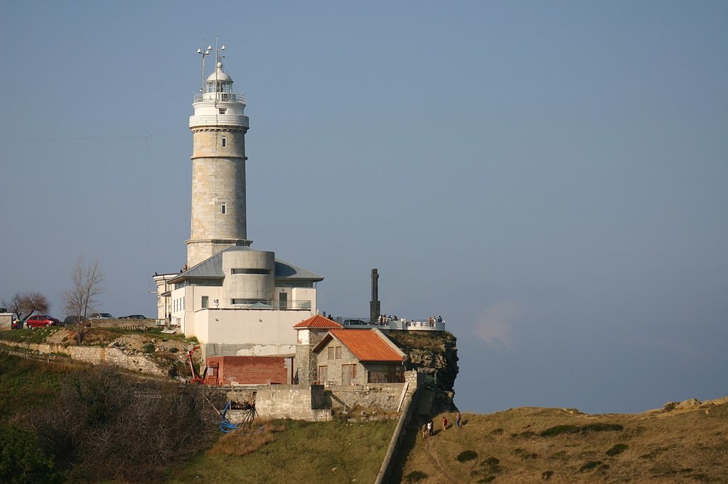 Faro de Cabo Mayor, Santander, Spain | ©Year of the Dragon / Wikimedia Commons