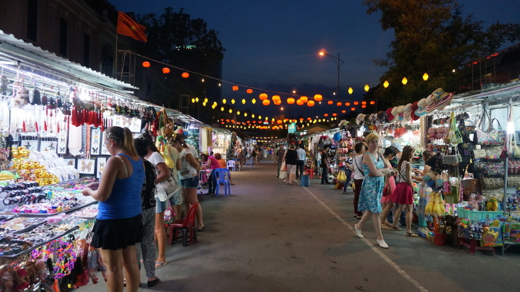 Nha Trang Night Market | © TravellingApples