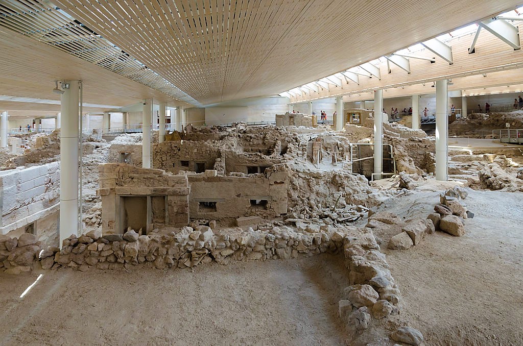 1024px-Archaeological_site_of_Akrotiri_-_Santorini_-_July_12th_2012_-_81