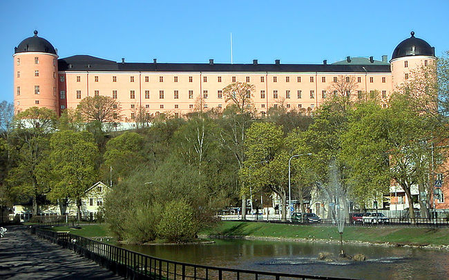1024px-Uppsala_slott-2