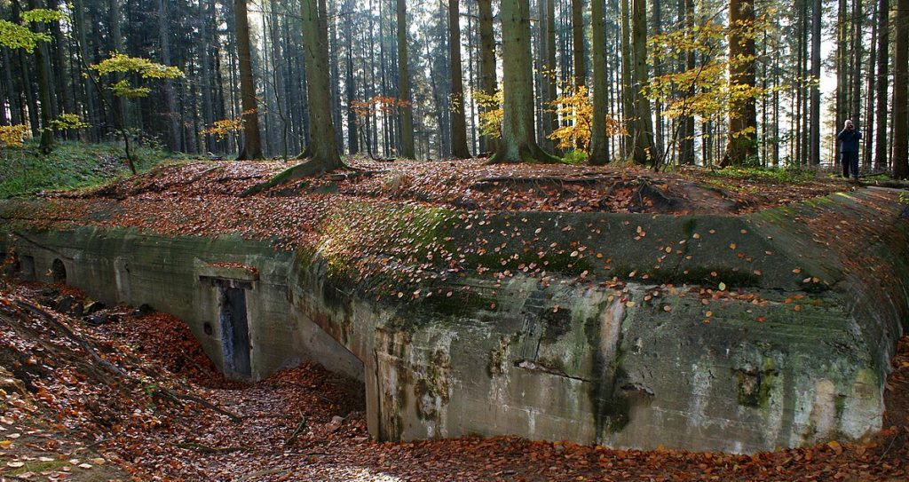 1200px-Bunker_ved_Silkeborg_Bad_-_panoramio