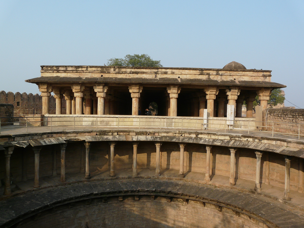 Assi Khamba Ki Baoli