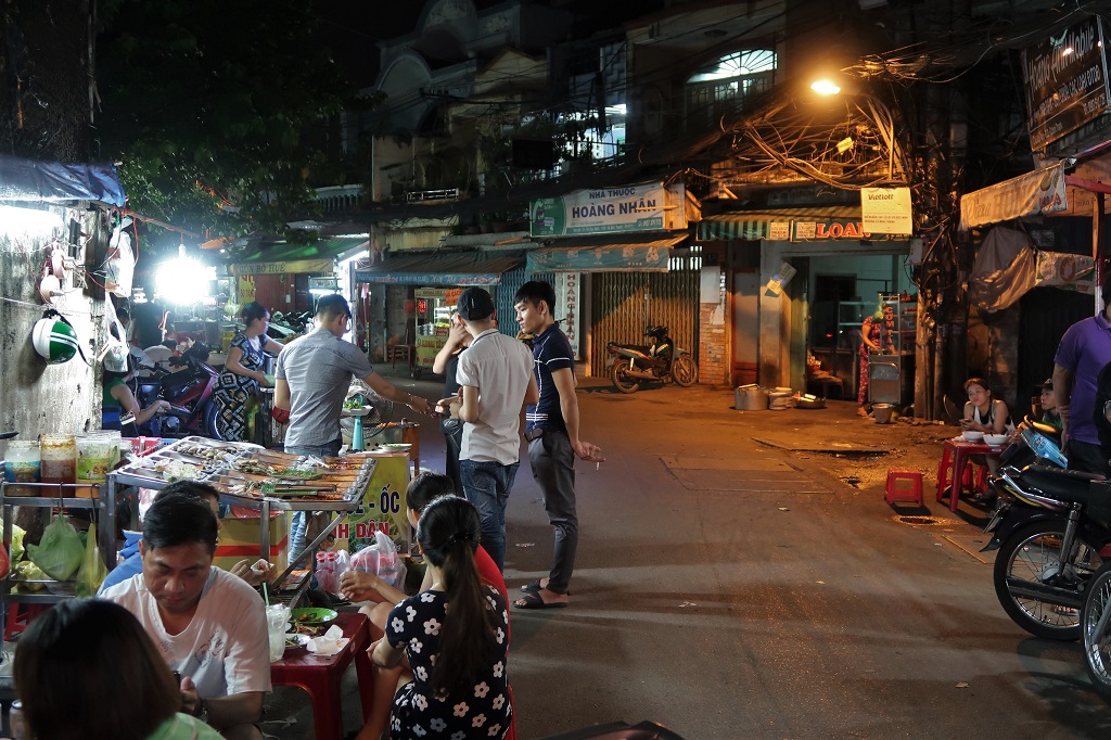 Lady on Vo Duy Ninh | © Sam Roth