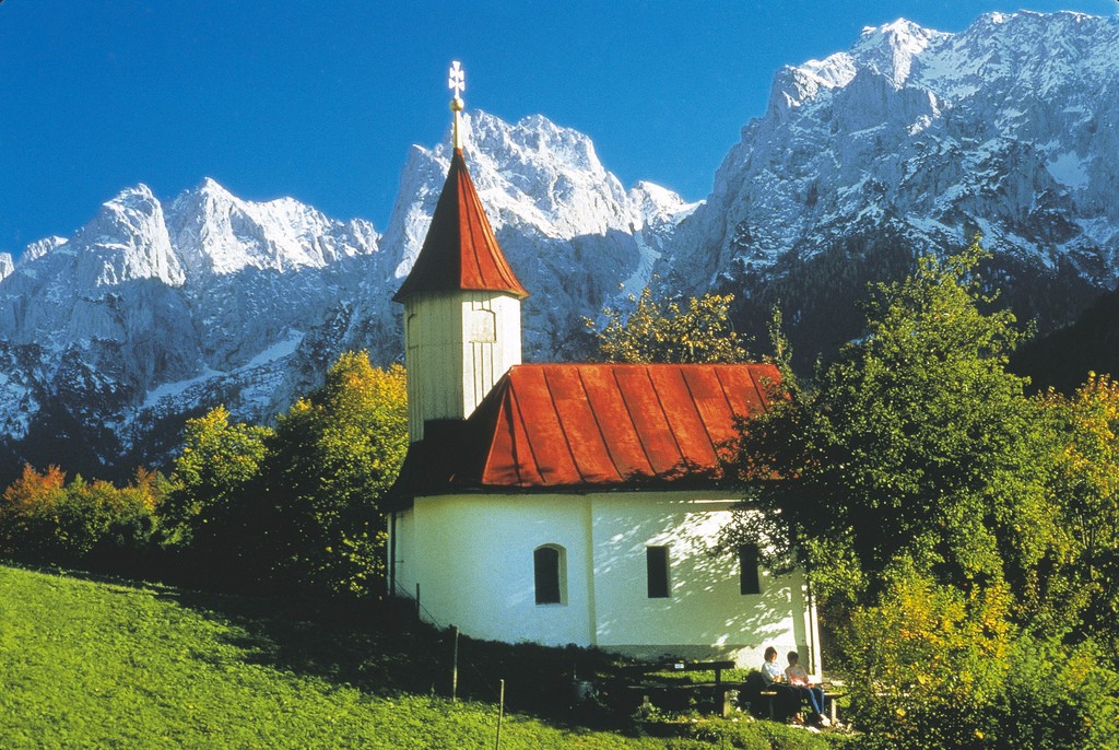 lowres_00000014414-wilder-kaiser-mountains-near-kufstein-antonius-church-oesterreich-werbung-Ascher - Edited
