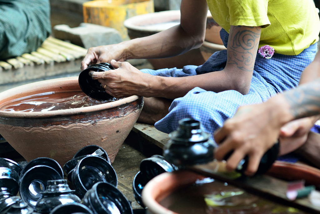 Making-Lacquerware-in-Bagan