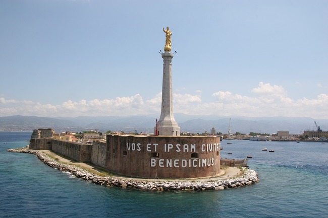 Sea Monument Sicily Italy Messina Strong Porto