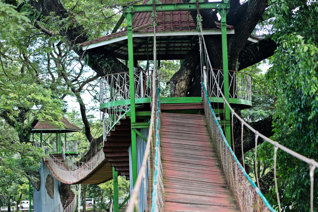 Swinging-Bridge-in-Yangon