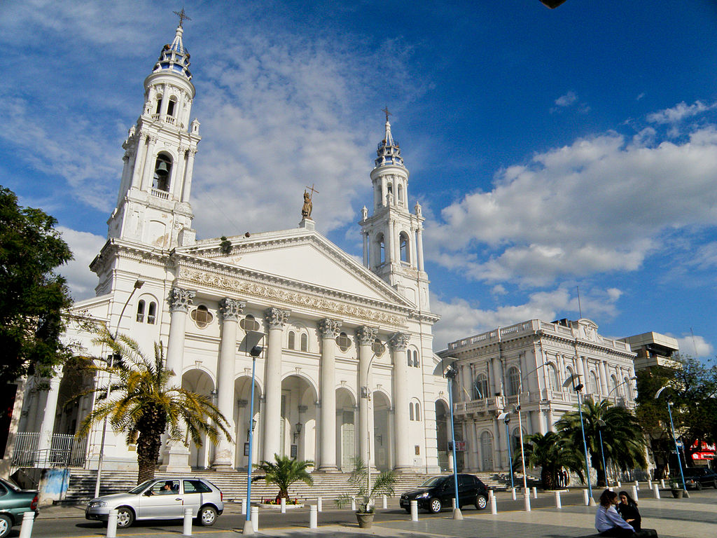 1024px-Catedral_Parana_-_Frente_02