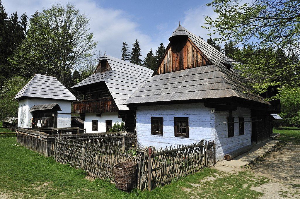 1024px-Museum_of_Slovak_village_03