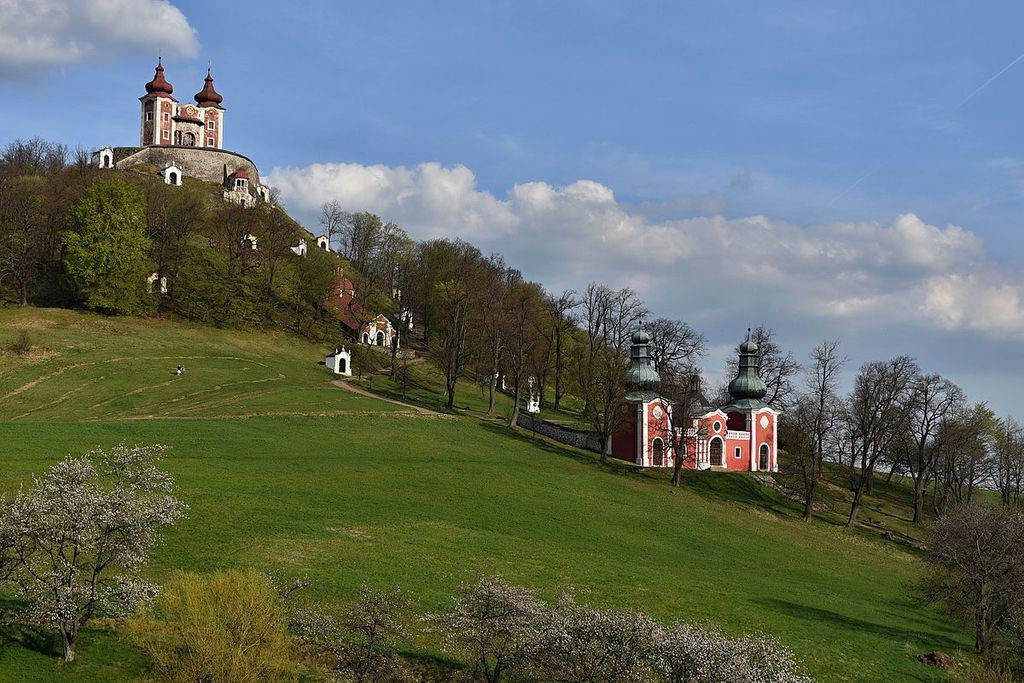 1200px-Kalvária_-_Banská_Štiavnica