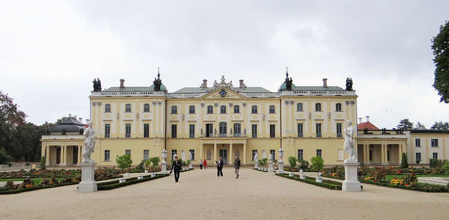 1280px-150913_Branicki_Palace_in_Białystok_-_09