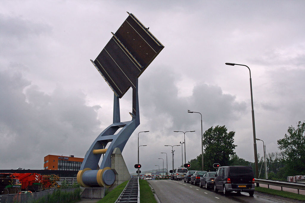 1280px-Slauerhoffbrug_-_wegaanzicht_-_Bert_Kaufmann